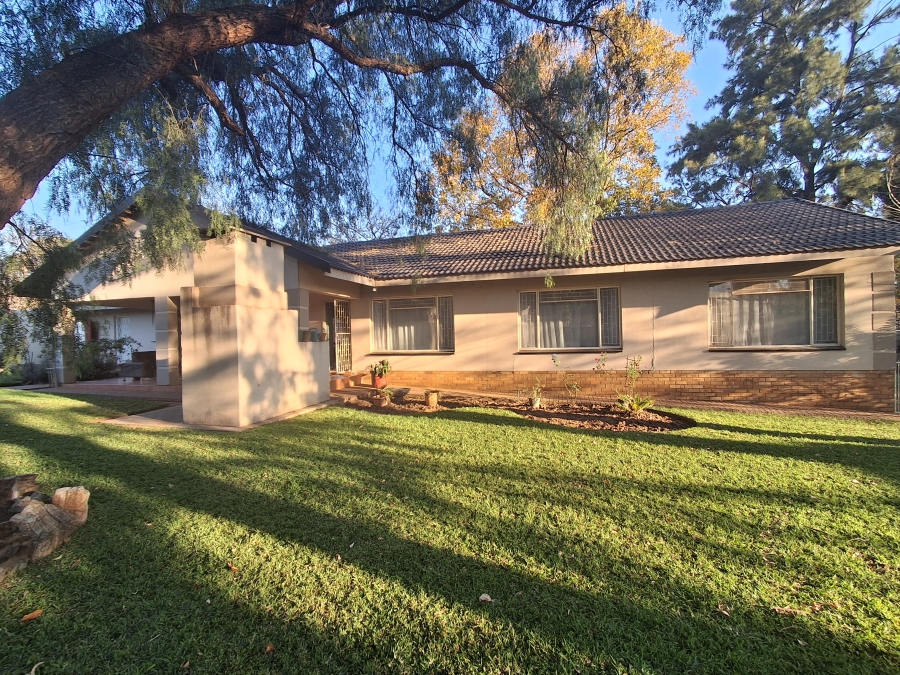 4 Bedroom Property for Sale in Flamwood North West
